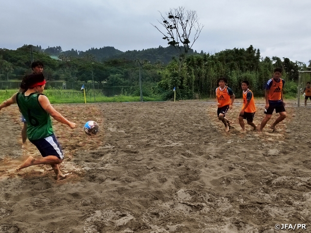 宮崎県でビーチサッカー巡回クリニックを実施