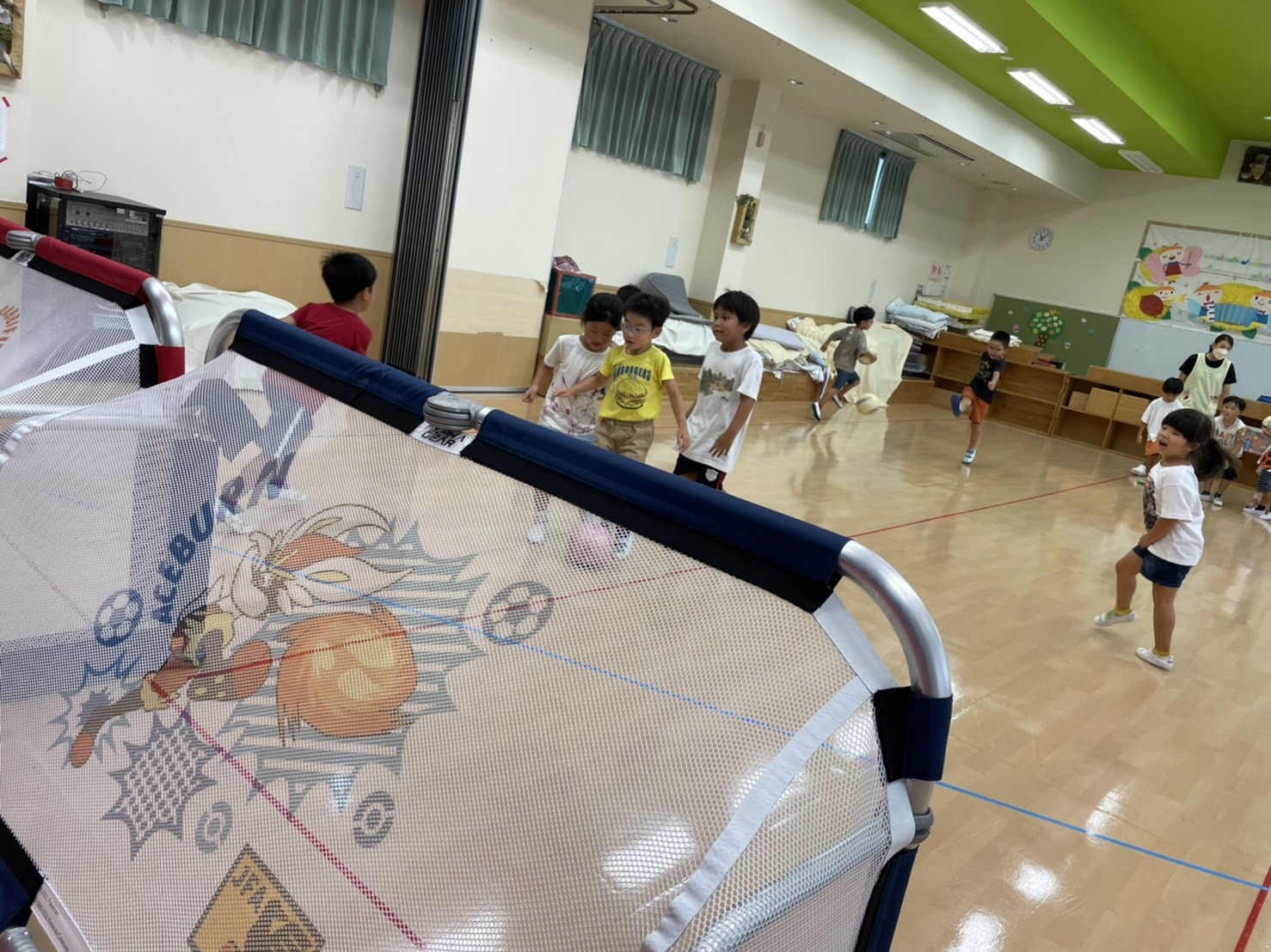 全国の保育園・幼稚園にボール・ミニゴールを「無料贈呈」スタートしました