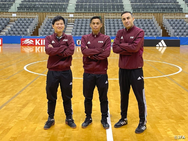 Introduction of the referees in charge of the International Friendly Match between Japan Futsal National Team and Brazil Futsal National Team