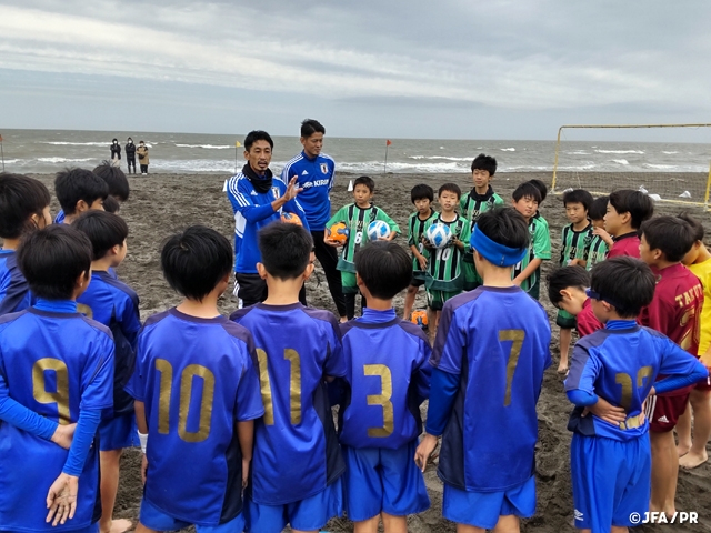 北海道でビーチサッカークリニックを実施