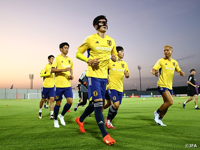 Players of the J.League arrive in Doha ahead of the rest of the squad to hold first training session for SAMURAI BLUE