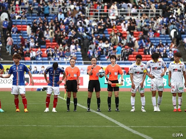 YAMASHITA Yoshimi, BOZONO Makoto, and TESHIROGI Naomi become the first trio of female referees to officiate in the J1 League