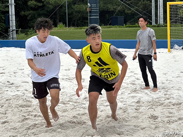 高円宮記念JFA夢フィールド ピッチカリオカで2023年度第一回のビーチサッカークリニックを実施