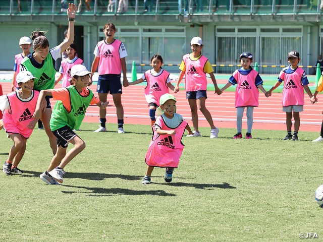 なでしこジャパン　試合翌日に地域の子どもたちと交流