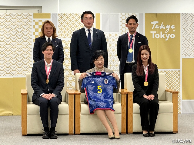 フットサル日本女子代表選手らが東京都小池百合子都知事を表敬訪問