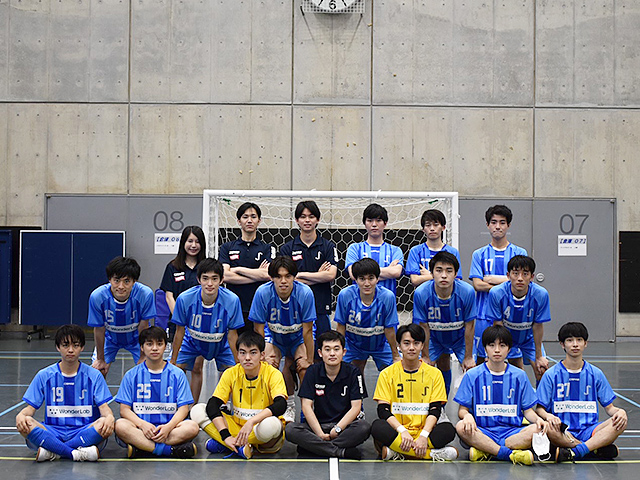 東京大学運動会フットサル部さんぱち先生