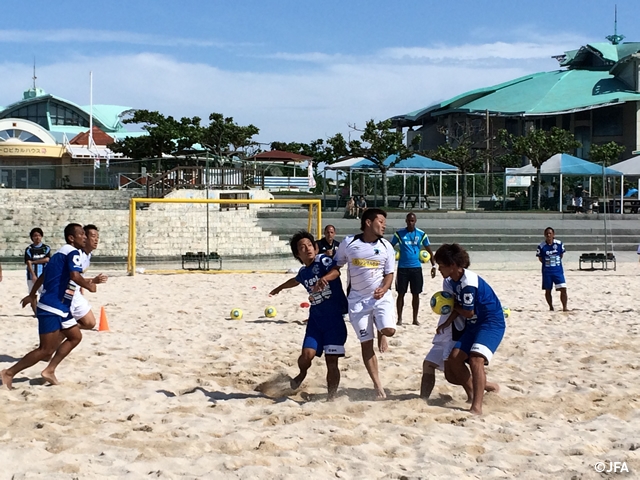 ビーチサッカー日本代表マルセロ・メンデス監督による3回目のクリニックを沖縄県　トロピカルビーチで開催