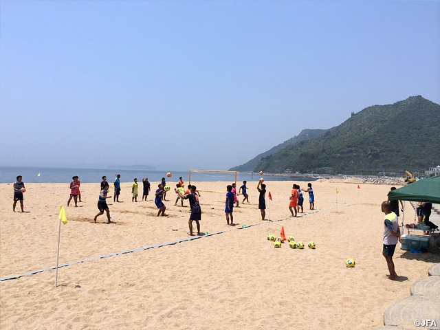 ビーチサッカー日本代表 マルセロ・メンデス監督による4回目のクリニックを岡山県 渋川海岸で開催