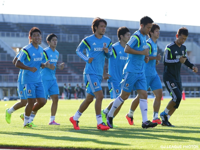 Aguirre, Japan national team gets to work in Sapporo training camp