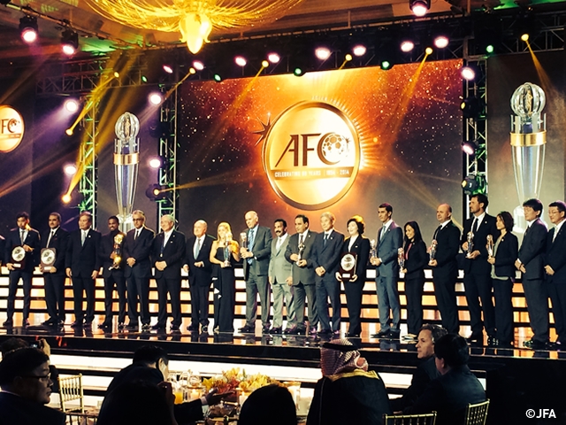 AFCアニュアルアワード2014 日本はインスパイリング協会賞など6部門で受賞 奥寺康彦氏、澤穂希選手がAFC殿堂入り
