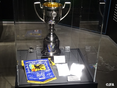 Eaff東アジアカップ13優勝トロフィー レプリカ を 日本サッカーミュージアムで7月30日 火 より展示 Jfa 公益財団法人日本サッカー協会