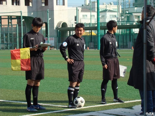 Prefecture football association initiatives - youth referees help tournament operation (Hiroshima Football Association)