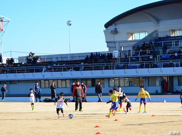 JFAキッズサッカーフェスティバル　埼玉県越谷市の越谷しらこばと運動公園競技場に、約610人が参加！