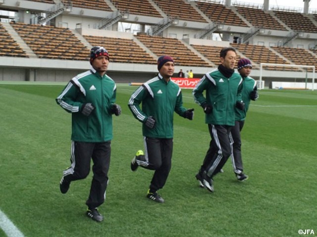 Referees for U-22 friendly go through practice at Fukuda Denshi Arena