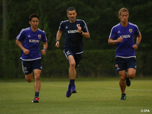 Full roster of foreign-based players arrive at SAMURAI BLUE camp