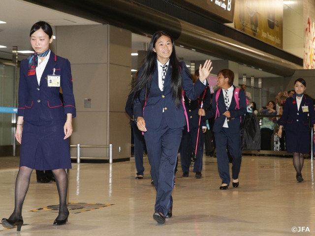 Nadeshiko Japan return home after taking second place in 2015 FIFA Women's World Cup in Canada