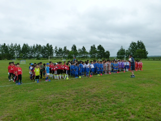 JFAキッズ（U-6/8）サッカーフェスティバル 北海道釧路市の釧路市民附属陸上競技場に、341人が参加！