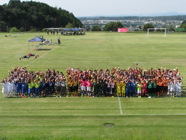 JFAガールズサッカーフェスティバル 静岡県袋井市の富士川河川敷、エコパ多目的運動広場、エコパ芝生広場に、520人が参加！