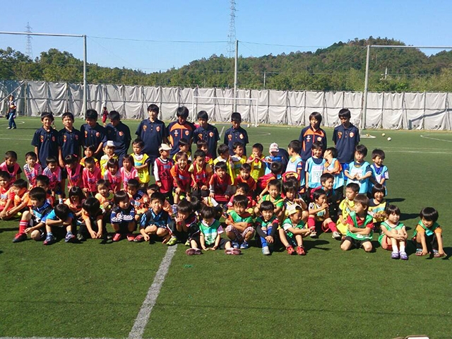 JFAキッズ（U-6）サッカーフェスティバル 山口県山口市のアディダスフットサルパーク山口に、154人が参加！