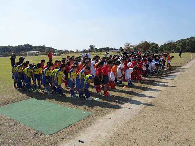 JFAキッズ（U-8）サッカーフェスティバル 香川県坂出市の瀬戸大橋記念公園球技場に、1026人が参加！
