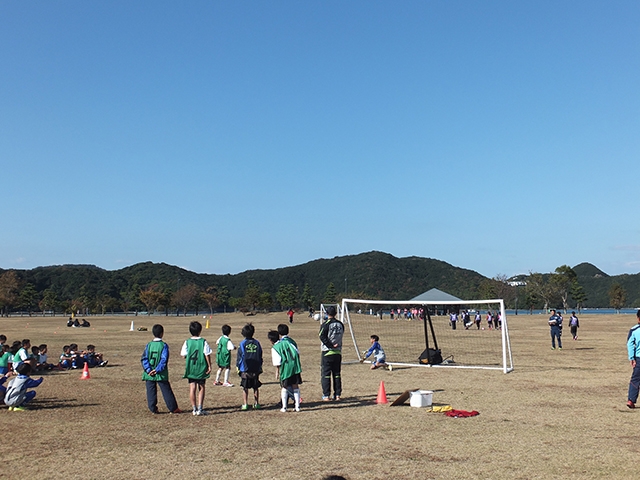 JFAフットボールデー 徳島県鳴門市の鳴門ウチノ海総合公園に、397人が参加！