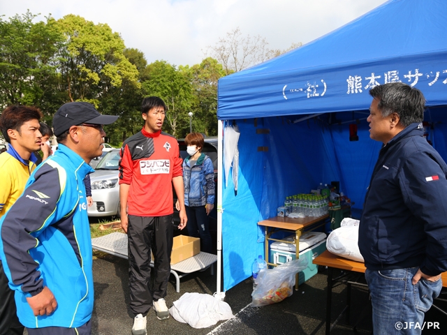 JFA President Tashima visited the area devastated by the 2016 Kumamoto Earthquakes 