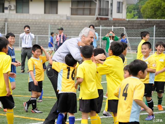 JFA President TASHIMA Kohzo and coach Vahid HALILHODZIC visit Kumamoto