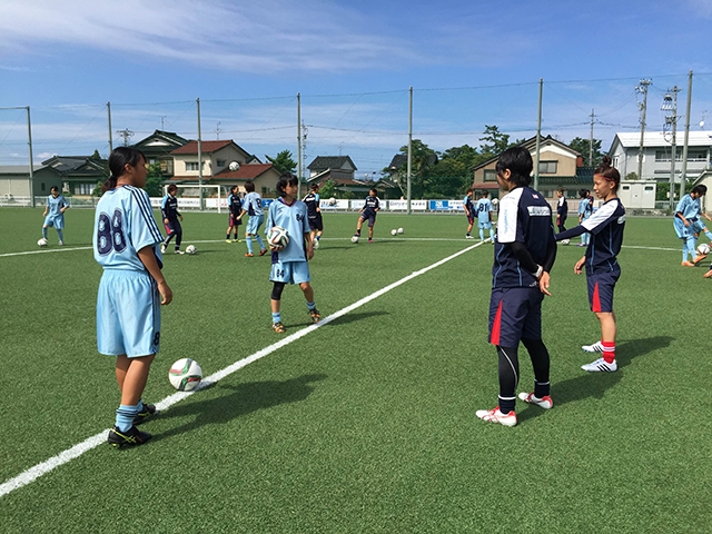 JFAレディース／ガールズサッカーフェスティバル 富山県滑川市の日医工スポーツアカデミーに、77人が参加！