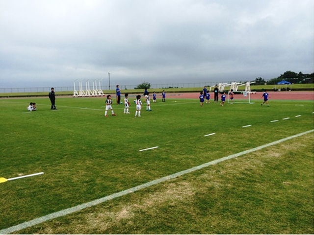 JFAキッズ（U-6）サッカーフェスティバル 富山県魚津市の魚津桃山運動公園陸上競技場に、154人が参加！