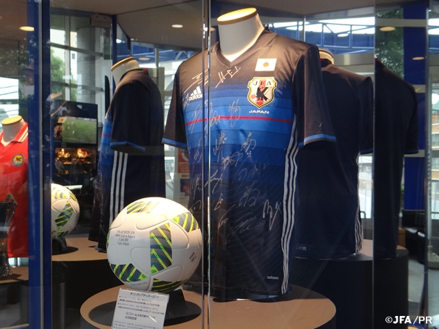 キリンカップサッカー16 サイン入りユニフォーム 使用球を展示 Jfa 公益財団法人日本サッカー協会