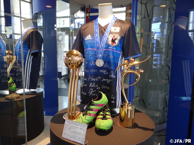 FIFA U-17女子ワールドカップ ヨルダン 2016　サイン入りユニフォーム・メダルなどを展示　～日本サッカーミュージアム～