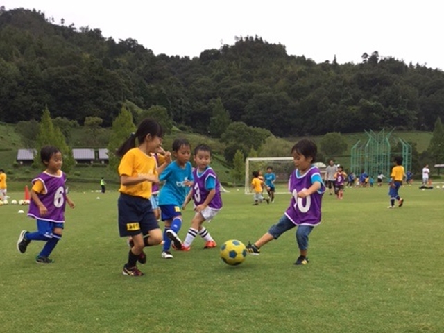 JFAフットボールデー 広島県広島市の広島広域公園補助競技場に、420人が参加！