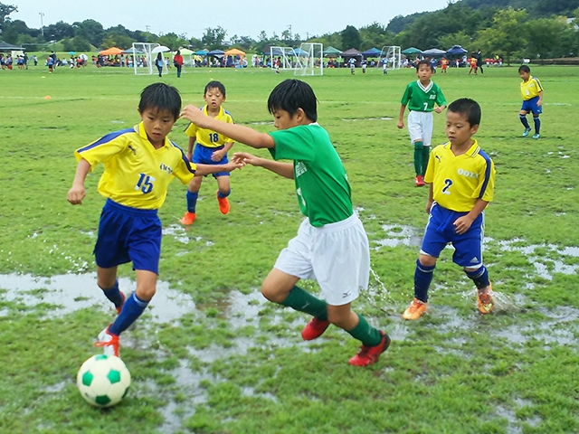 JFAキッズ（U-10）サッカーフェスティバル 香川県坂出市の瀬戸大橋記念公園球技場に、480人が参加！