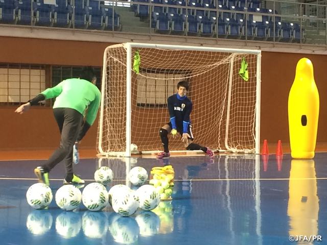 Japan futsal squad have two-a-day practice sessions in second day of training camp