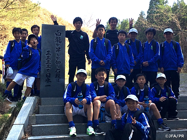 JFAアカデミー熊本宇城　9期生が「日本一の石段登り」、「Jリーグの大会運営補助」を行う