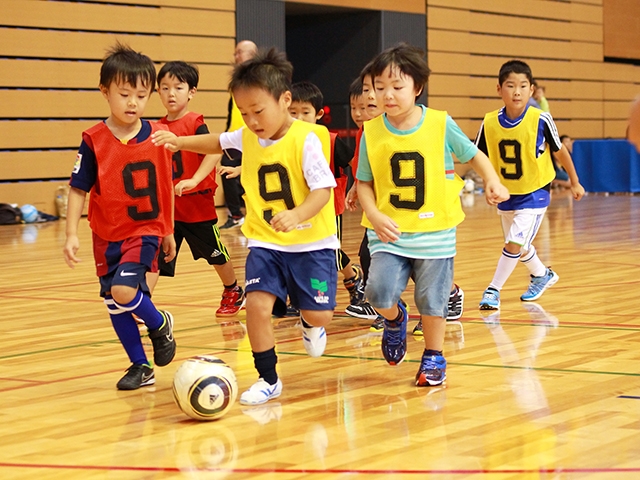JFAキッズ（U-6）サッカーフェスティバル 島根県松江市の松江市総合体育館に、221人が参加！