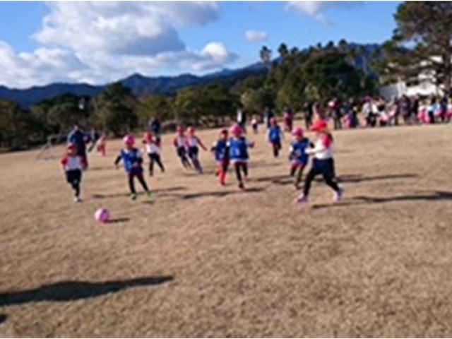 JFAキッズ（U-6）サッカーフェスティバル 宮崎県宮崎市の宮崎県青島少年自然の家運動広場に、193人が参加！