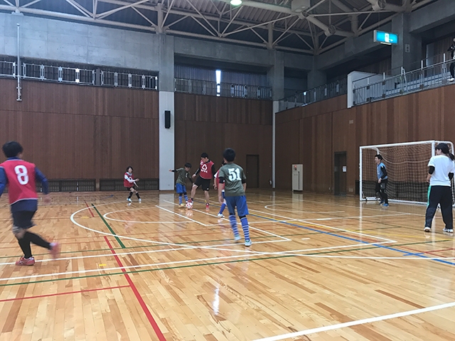 JFAファミリーフットサルフェスティバル 鳥取県東伯郡のあやめ池スポーツセンターに、85人が参加！
