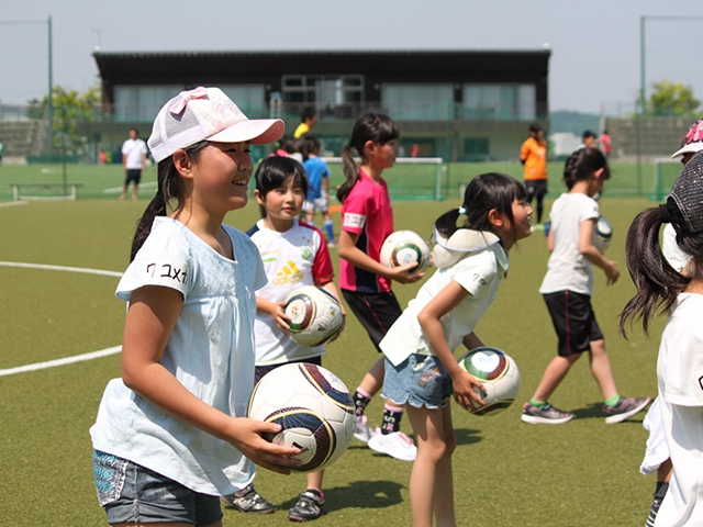 JFAレディース／ガールズサッカーフェスティバル 石川県金沢市の北陸大学フットボールパークに、261人が参加！