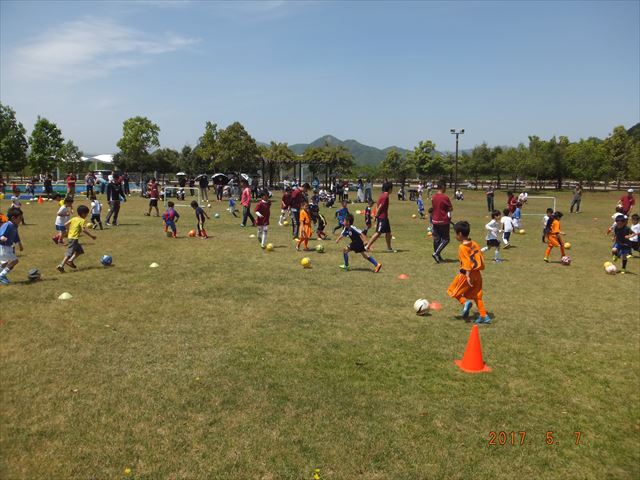 JFAキッズ（U-6/8）サッカーフェスティバル 京都府福知山市の福知山三段池に、183人が参加！