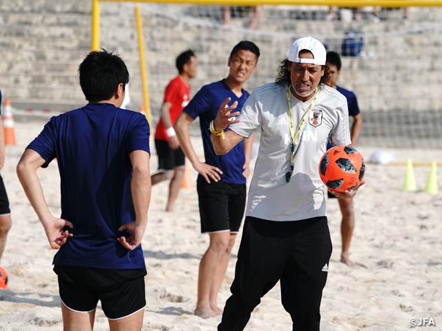 ビーチサッカー日本代表候補、ラモス瑠偉監督とともに沖縄で再始動