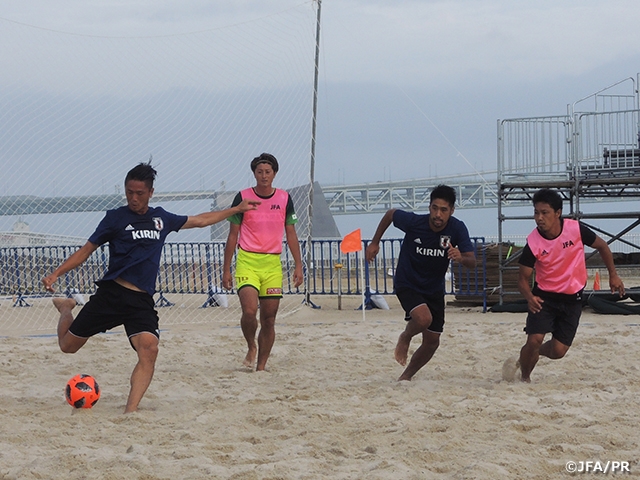 ビーチサッカー日本代表、明石合宿3日目 JFAビーチサッカー選抜クリニックとトレーニングマッチを実施
