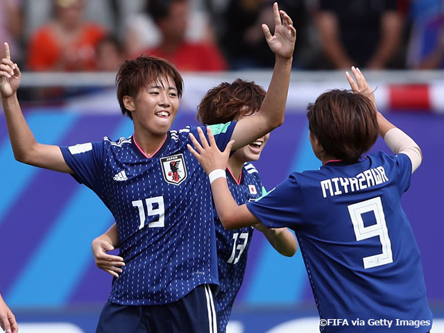 Vannes, France. 24th Aug, 2018. Champion team Japan celebrate during the  awarding ceremony of 2018 FIFA U-20 Women's World Cup in Vannes, France,  Aug. 24, 2018. Japan beat Spain in the final