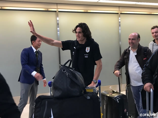 Edinson CAVANI and the Uruguay National Team arrives in Japan ahead of the KIRIN CHALLENGE CUP 2018【Tue. 16 October＠Saitama Stadium 2002, Saitama】