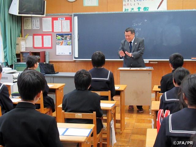 田嶋幸三JFA会長が越前市立武生第五中学校で夢先生 ～JFAこころのプロジェクト～