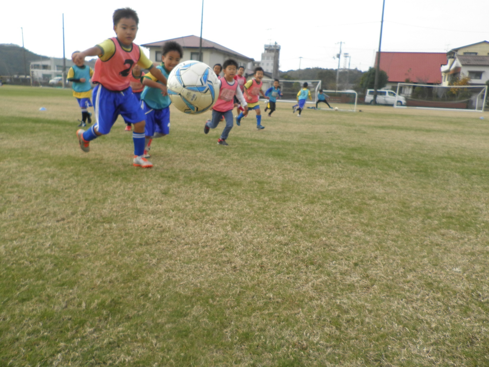 JFAキッズ（U-6/8）サッカーフェスティバル 高知県宿毛市の宿毛市高砂グラウンドに60人が参加！