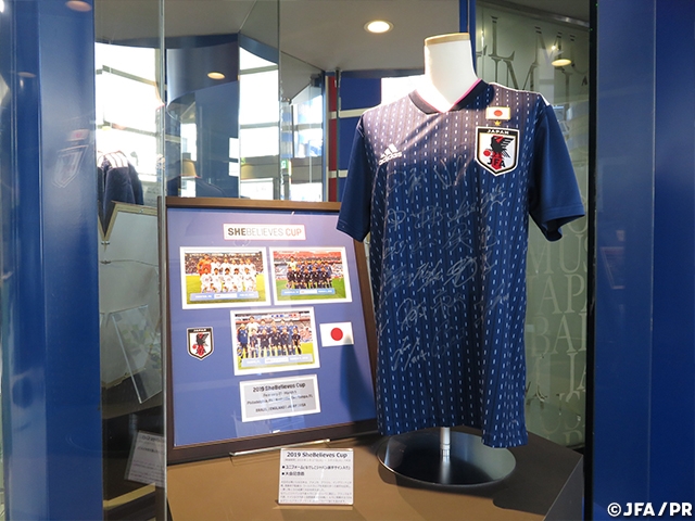 「2019 SheBelieves Cup」なでしこジャパン ユニフォーム・大会記念盾を展示～日本サッカーミュージアム～