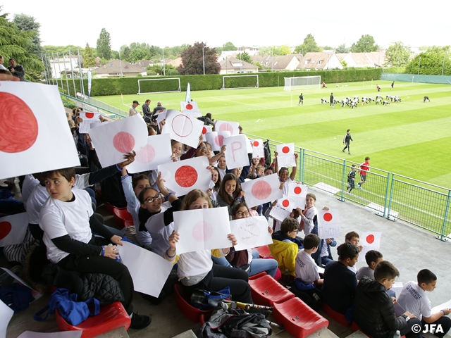 Nadeshiko Japan works on their offensive plays ahead of the FIFA Women's World Cup France 2019