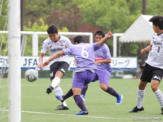 Kobe prevails over Hiroshima in a high scoring battle at the 10th Sec. of the Prince Takamado Trophy JFA U-18 Football Premier League
