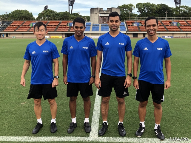 Referees in charge of the title match holds training at the match venue - J.League YBC Levain Cup / CONMEBOL SUDAMERICANA Championship Final 2019 Kanagawa